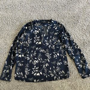 Banana Republic popover top navy floral small